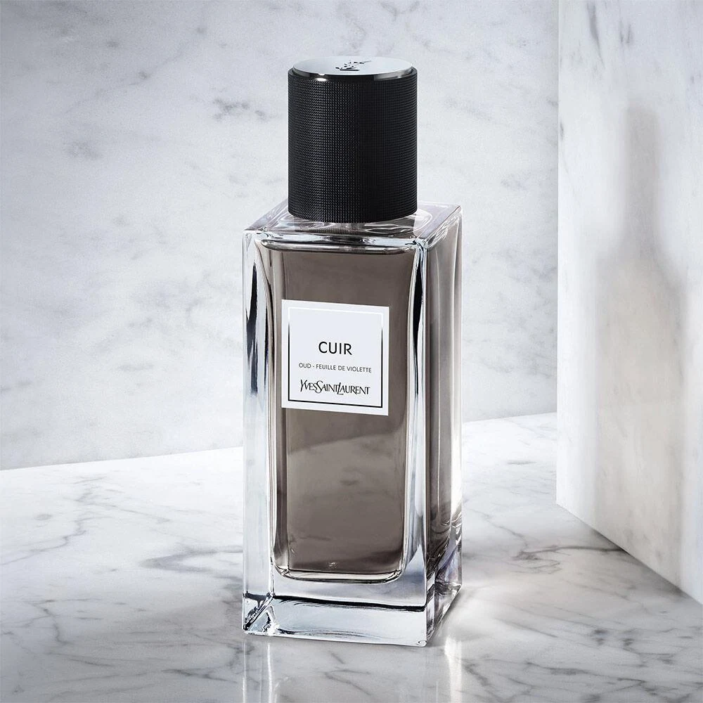 Yves Saint Laurent Cuir Oud – Feuille de Violette (2023) 125 ml — ambientada